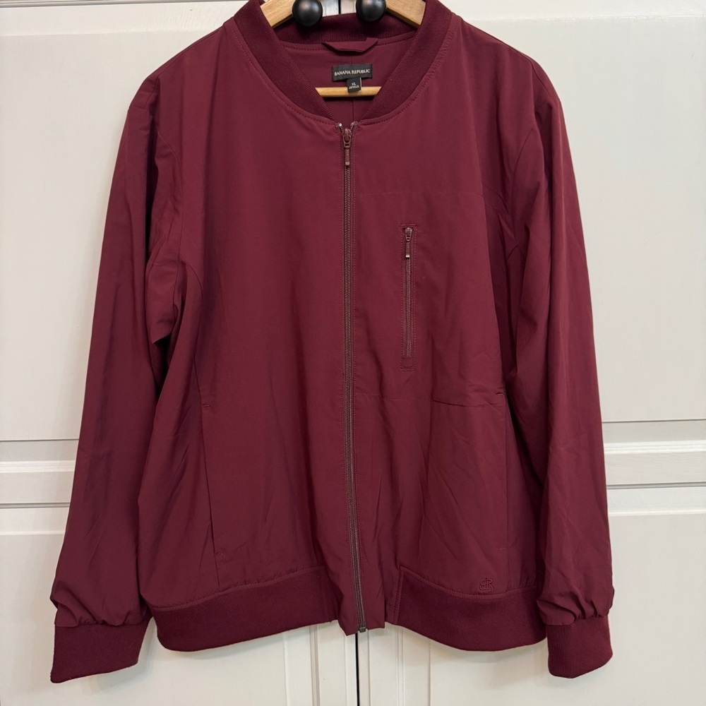 Banana Republic Burgundy Bomber Jacket Zipper Front. Size XL Athleisure